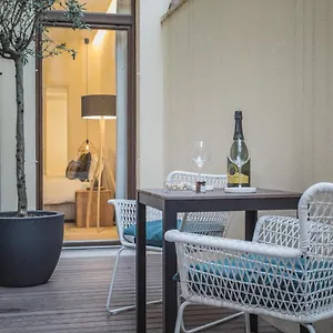 Erïk Langer S. Sofia C. Battisti Apartment